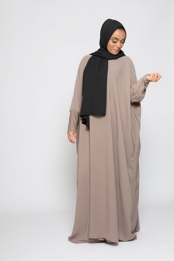 abaya-saoudienne-taupe Abaya saoudienne